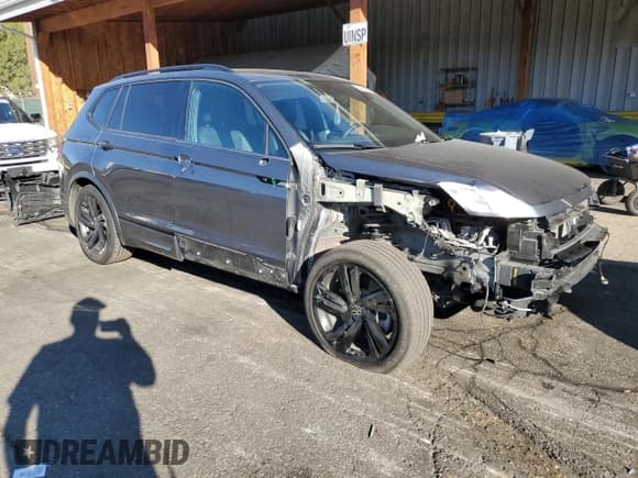 ✅ 2024 Volkswagen Tiguan SE R-Line Black • VIN: 3VV8B7AX4RM170522 • Лот: 84938535. Опубликован ранее на Copart с пробегом 33 684 миль. Бесплатный доступ к архиву аукционных продаж из США и подробный отчёт об истории автомобиля на DreamBid. Изображение 4.