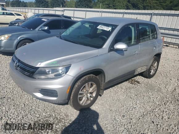 2013 Volkswagen Tiguan S z VIN WVGAV7AX8DW554282, wystawiony jako Copart lot #86422715 z przebiegiem 161 282 mil mil oraz Szkoda całkowita • Salvage title. Historia ofert i sprzedaży dostępna na DreamBid. Obrazek 1.
