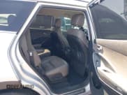 ✅ 2017 Hyundai Santa Fe SE • VIN: KM8SN4HF3HU166409 • Лот: 42610563. Опубликован ранее на IAAI с пробегом 151 143 миль. Бесплатный доступ к архиву аукционных продаж из США и подробный отчёт об истории автомобиля на DreamBid. Изображение 8.