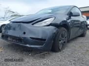 ✅ 2024 Tesla Model Y • VIN: 7SAYGDED5RF111338 • Lot: 42293384. Wystawiony na IAAI z przebiegiem 6 864 mil. Bezpłatny archiwum sprzedaży aukcyjnych z USA i szczegółowy raport historii pojazdu na DreamBid. Zdjęcie 5.