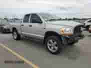 2006 Dodge 1500 Laramie z VIN 1D7HU18266S681822, wystawiony jako Copart lot #64065285 z przebiegiem 183 233 mil mil oraz Szkoda całkowita • Salvage title. Historia ofert i sprzedaży dostępna na DreamBid. Obrazek 4.