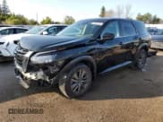 ✅ 2023 Nissan Pathfinder S • VIN: 5N1DR3AC3PC241895 • Lot: 70501275. Wystawiony na Copart z przebiegiem 28 035 mil. Bezpłatny archiwum sprzedaży aukcyjnych z USA i szczegółowy raport historii pojazdu na DreamBid. Zdjęcie 1.
