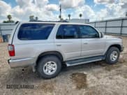 ✅ 1998 Toyota 4Runner SR5 • VIN: JT3GN86R0W0067585 • Лот: 81190445. Опубликован ранее на Copart с пробегом 224 623 миль. Бесплатный доступ к архиву аукционных продаж из США и подробный отчёт об истории автомобиля на DreamBid. Изображение 3.