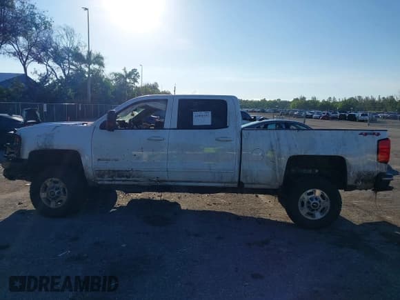✅ 2018 Chevrolet Silverado 2500HD LT • VIN: 1GC1KVEY7JF242793 • Лот: 43004192. Опубликован ранее на IAAI с пробегом Не указан. Бесплатный доступ к архиву аукционных продаж из США и подробный отчёт об истории автомобиля на DreamBid. Изображение 14.