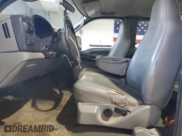 ✅ 2006 Ford F-350 XL • VIN: 1FTWX31576EA75467 • Lot: 48431255. Wystawiony na Copart z przebiegiem 256 706 mil. Bezpłatny archiwum sprzedaży aukcyjnych z USA i szczegółowy raport historii pojazdu na DreamBid. Zdjęcie 7.