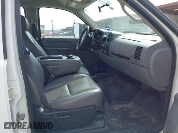 ✅ 2013 Chevrolet Silverado 2500HD Work Truck • VIN: 1GC1KVCG4DF184589 • Lot: 43727828. Wystawiony na IAAI z przebiegiem 201 125 mil. Bezpłatny archiwum sprzedaży aukcyjnych z USA i szczegółowy raport historii pojazdu na DreamBid. Zdjęcie 5.