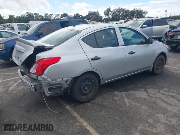 ✅ 2016 Nissan Versa SV • VIN: 3N1CN7AP5GL832548 • Lot: 43443725. Wystawiony na IAAI z przebiegiem 124 502 mil. Bezpłatny archiwum sprzedaży aukcyjnych z USA i szczegółowy raport historii pojazdu na DreamBid. Zdjęcie 4.