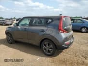 ✅ 2022 Kia Soul EX • VIN: KNDJ33AU3N7826399 • Lot: 65713835. Wystawiony na Copart z przebiegiem 57 886 mil. Bezpłatny archiwum sprzedaży aukcyjnych z USA i szczegółowy raport historii pojazdu na DreamBid. Zdjęcie 2.