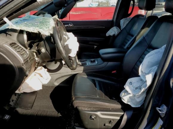 ✅ 2020 Jeep Grand Cherokee Limited X • VIN: 1C4RJFBT3LC198025 • Lot: 49592525. Listed on Copart with 41,297 mi. Free auction sales archive from the USA and detailed vehicle history report at DreamBid. Image 7.