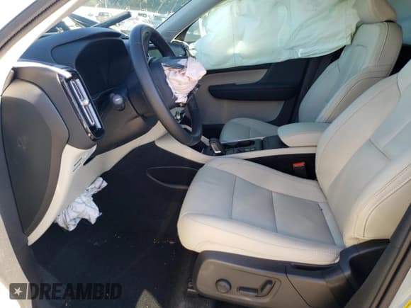 ✅ 2019 Volvo XC40 Momentum • VIN: YV4162XZ0K2004248 • Lot: 67980802. Listed on Copart with 69,296 mi. Free auction sales archive from the USA and detailed vehicle history report at DreamBid. Image 7.