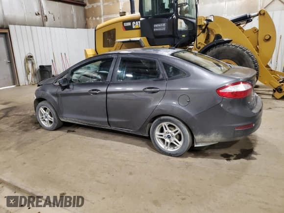 ✅ 2019 Ford Fiesta SE • VIN: 3FADP4BJ8KM142631 • Lot: 84002015. Wystawiony na Copart z przebiegiem 34 779 mil. Bezpłatny archiwum sprzedaży aukcyjnych z USA i szczegółowy raport historii pojazdu na DreamBid. Zdjęcie 2.