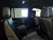 ✅ 2023 Chevrolet Suburban Premier • VIN: 1GNSCFKD0PR147144 • Lot: 75120854. Wystawiony na Copart z przebiegiem 59 430 mil. Bezpłatny archiwum sprzedaży aukcyjnych z USA i szczegółowy raport historii pojazdu na DreamBid. Zdjęcie 11.