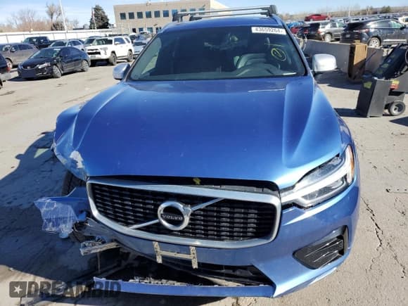 ✅ 2018 Volvo XC60 R-Design • VIN: LYVA22RMXJB096322 • Lot: 43659264. Wystawiony na Copart z przebiegiem 57 481 mil. Bezpłatny archiwum sprzedaży aukcyjnych z USA i szczegółowy raport historii pojazdu na DreamBid. Zdjęcie 5.