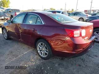 2015 Chevrolet Malibu LT z VIN 1G11C5SL8FF182240, wystawiony jako IAAI lot #43407902 z przebiegiem 132 583 mil mil oraz . Historia ofert i sprzedaży dostępna na DreamBid. Obrazek 3.