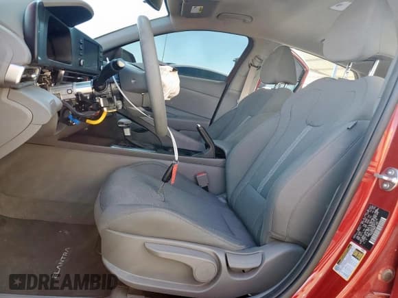 ✅ 2025 Hyundai Elantra SE • VIN: KMHLL4DG7SU971118 • Lot: 82105505. Listed on Copart with 8,619 mi. Free auction sales archive from the USA and detailed vehicle history report at DreamBid. Image 7.