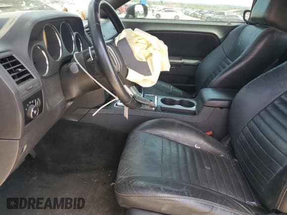 ✅ 2012 Dodge Challenger SXT Plus • VIN: 2C3CDYAG9CH174004 • Lot: 71962174. Wystawiony na Copart z przebiegiem 128 293 mil. Bezpłatny archiwum sprzedaży aukcyjnych z USA i szczegółowy raport historii pojazdu na DreamBid. Zdjęcie 7.