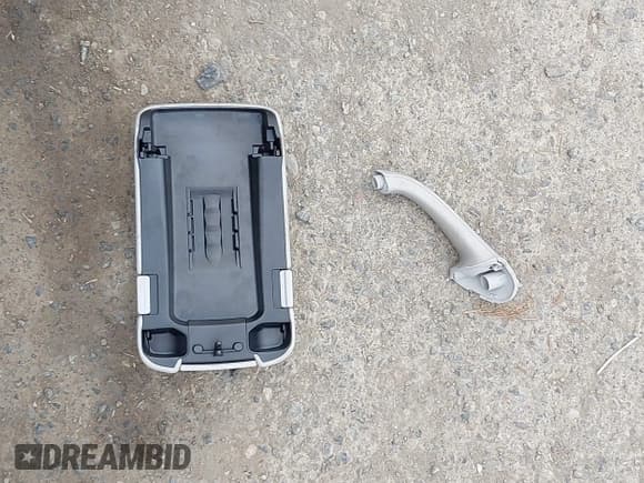 ✅ 2005 Mercedes-Benz C 230 Kompressor • VIN: WDBRF40J15A694719 • Lot: 43101436. Wystawiony na IAAI z przebiegiem 84 317 mil. Bezpłatny archiwum sprzedaży aukcyjnych z USA i szczegółowy raport historii pojazdu na DreamBid. Zdjęcie 12.