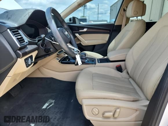 ✅ 2022 Audi Q5 Premium Plus • VIN: WA1BBAFY2N2131085 • Lot: 63270095. Wystawiony na Copart z przebiegiem 26 103 mil. Bezpłatny archiwum sprzedaży aukcyjnych z USA i szczegółowy raport historii pojazdu na DreamBid. Zdjęcie 7.