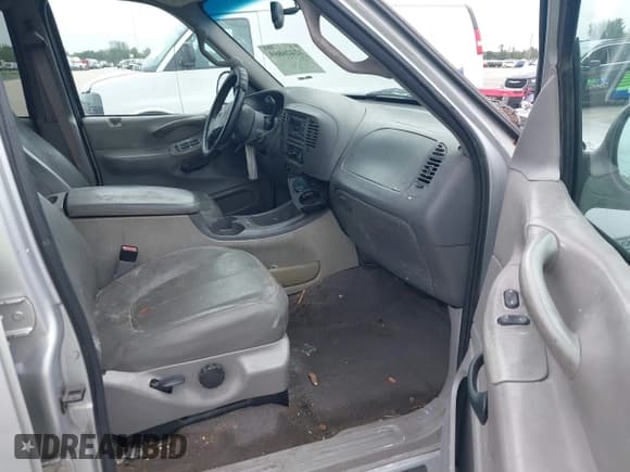 ✅ 2002 Ford Expedition XLT • VIN: 1FMRU15L92LA22306 • Lot: 42426869. Wystawiony na IAAI z przebiegiem 242 271 mil. Bezpłatny archiwum sprzedaży aukcyjnych z USA i szczegółowy raport historii pojazdu na DreamBid. Zdjęcie 5.