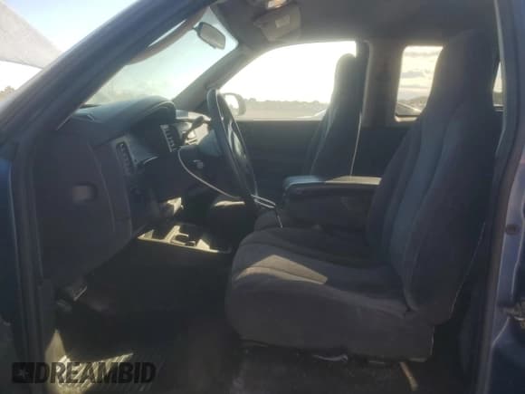 ✅ 2004 Dodge Dakota Sport • VIN: 1D7GL32K74S621130 • Lot: 91045885. Wystawiony na Copart z przebiegiem 204 038 mil. Bezpłatny archiwum sprzedaży aukcyjnych z USA i szczegółowy raport historii pojazdu na DreamBid. Zdjęcie 7.