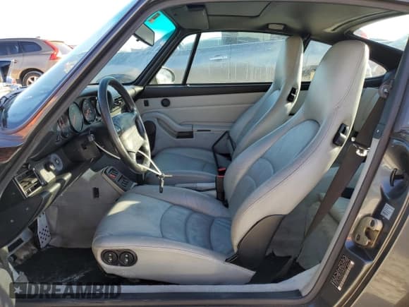 ✅ 1995 Porsche 911 Carrera • VIN: WP0AA2994SS323280 • Lot: 75304104. Wystawiony na Copart z przebiegiem 105 675 mil. Bezpłatny archiwum sprzedaży aukcyjnych z USA i szczegółowy raport historii pojazdu na DreamBid. Zdjęcie 7.