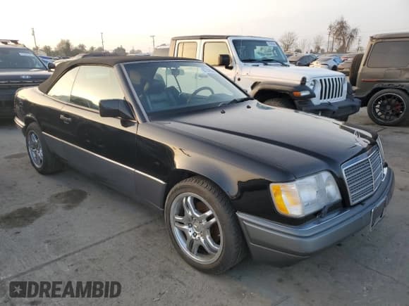 ✅ 1995 Mercedes-Benz E 320 • VIN: WDBEA66E4SC176199 • Lot: 87240044. Wystawiony na Copart z przebiegiem 110 829 mil. Bezpłatny archiwum sprzedaży aukcyjnych z USA i szczegółowy raport historii pojazdu na DreamBid. Zdjęcie 4.