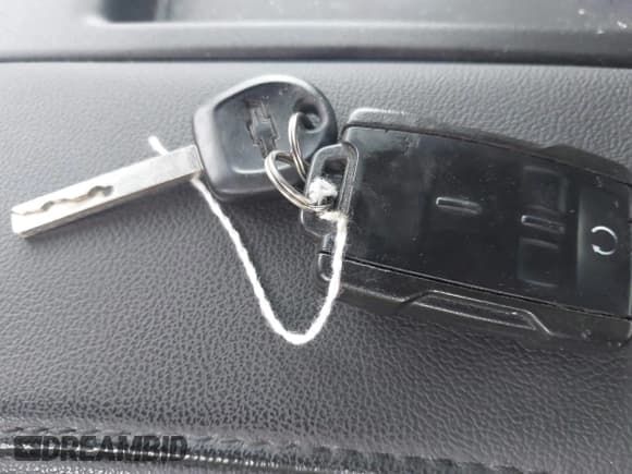 ✅ 2020 Chevrolet Silverado 1500 Custom • VIN: 1GCRWBEH7LZ317693 • Lot: 43293654. Wystawiony na IAAI z przebiegiem 121 382 mil. Bezpłatny archiwum sprzedaży aukcyjnych z USA i szczegółowy raport historii pojazdu na DreamBid. Zdjęcie 11.