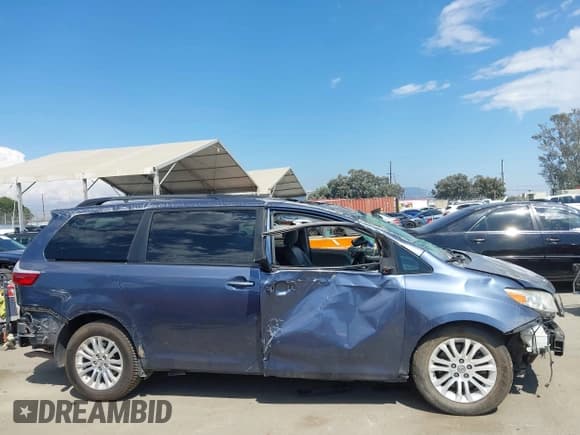 ✅ 2017 Toyota Sienna XLE Auto Access Seat • VIN: 5TDYZ3DC7HS854846 • Lot: 43089936. Listed on IAAI with 135,322 mi. Free auction sales archive from the USA and detailed vehicle history report at DreamBid. Image 14.