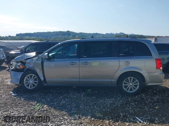 ✅ 2019 Dodge Grand Caravan SXT • VIN: 2C4RDGCG7KR636114 • Лот: 43142602. Опубликован ранее на IAAI с пробегом 85 938 миль. Бесплатный доступ к архиву аукционных продаж из США и подробный отчёт об истории автомобиля на DreamBid. Изображение 15.