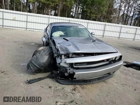 ✅ 2014 Dodge Challenger R/T Classic • VIN: 2C3CDYBT6EH115250 • Lot: 86962204. Wystawiony na Copart z przebiegiem 102 996 mil. Bezpłatny archiwum sprzedaży aukcyjnych z USA i szczegółowy raport historii pojazdu na DreamBid. Zdjęcie 11.