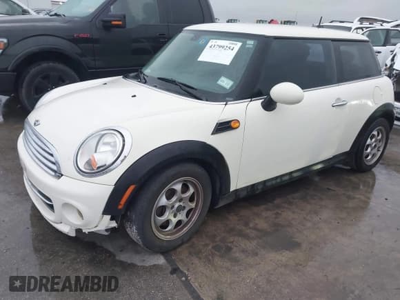 ✅ 2012 MINI Hardtop • VIN: WMWSU3C52CT261877 • Lot: 43799254. Listed on IAAI with 101,341 mi. Free auction sales archive from the USA and detailed vehicle history report at DreamBid. Image 2.