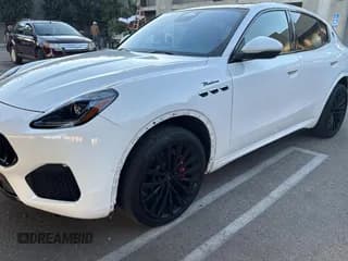 ✅ 2023 Maserati Grecale Modena • VIN: ZN682AVM1P7413141 • Лот: 81413344. Опубликован ранее на Copart с пробегом 7 096 миль. Бесплатный доступ к архиву аукционных продаж из США и подробный отчёт об истории автомобиля на DreamBid. Изображение 2.