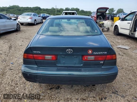 ✅ 1998 Toyota Camry LE • VIN: JT2BF28K0W0110427 • Lot: 65715735. Wystawiony na Copart z przebiegiem 100 656 mil. Bezpłatny archiwum sprzedaży aukcyjnych z USA i szczegółowy raport historii pojazdu na DreamBid. Zdjęcie 6.