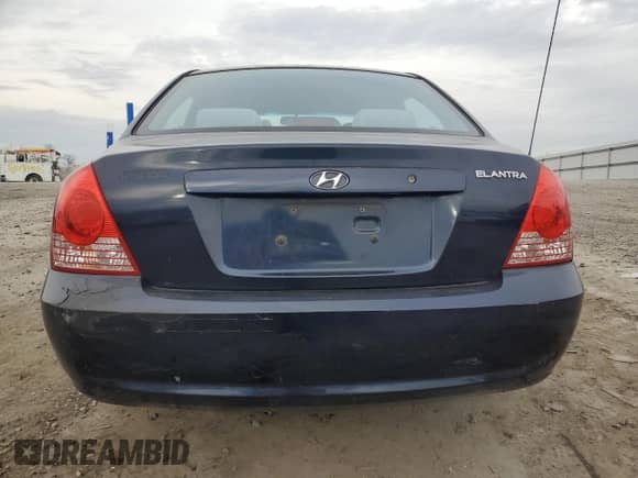 2005 Hyundai Elantra GLS z VIN KMHDN46D75U146640, wystawiony jako Copart lot #81188684 z przebiegiem 223 869 mil mil oraz Szkoda całkowita • Salvage title. Historia ofert i sprzedaży dostępna na DreamBid. Obrazek 6.