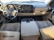 ✅ 2010 GMC Sierra 1500 • VIN: 3GTXKVE21AG256015 • Lot: 81150644. Wystawiony na Copart z przebiegiem 209 411 mil. Bezpłatny archiwum sprzedaży aukcyjnych z USA i szczegółowy raport historii pojazdu na DreamBid. Zdjęcie 8.