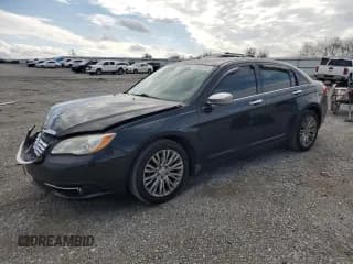 ✅ 2011 Chrysler 200 Limited • VIN: 1C3BC2FB9BN500592 • Lot: 81835705. Wystawiony na Copart z przebiegiem 198 497 mil. Bezpłatny archiwum sprzedaży aukcyjnych z USA i szczegółowy raport historii pojazdu na DreamBid. Zdjęcie 1.