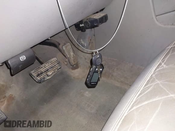 ✅ 2005 Chevrolet Silverado 2500HD LS • VIN: 1GCHK23285F825357 • Lot: 42038945. Listed on IAAI with 170,006 mi. Free auction sales archive from the USA and detailed vehicle history report at DreamBid. Image 11.