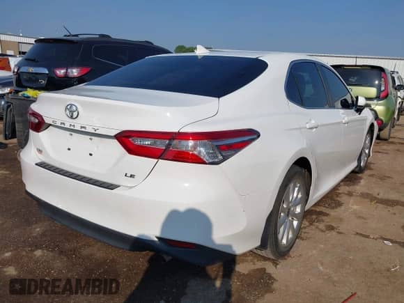 2020 Toyota Camry LE z VIN 4T1C11AK8LU385624, wystawiony jako IAAI lot #43124705 z przebiegiem 41 426 mil mil oraz . Historia ofert i sprzedaży dostępna na DreamBid. Obrazek 4.