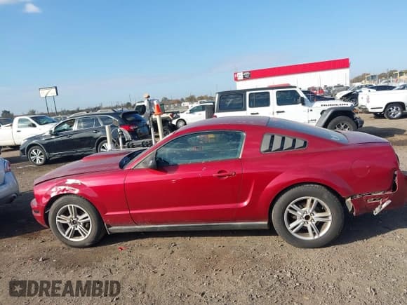✅ 2007 Ford Mustang Deluxe • VIN: 1ZVFT80N875333293 • Lot: 43703309. Listed on IAAI with 267,629 mi. Free auction sales archive from the USA and detailed vehicle history report at DreamBid. Image 14.