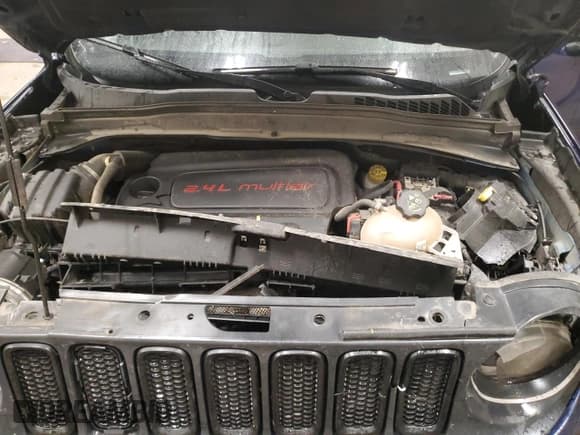 ✅ 2018 Jeep Renegade Upland • VIN: ZACCJBAB6JPJ06774 • Lot: 84710835. Wystawiony na Copart z przebiegiem 105 702 mil. Bezpłatny archiwum sprzedaży aukcyjnych z USA i szczegółowy raport historii pojazdu na DreamBid. Zdjęcie 12.