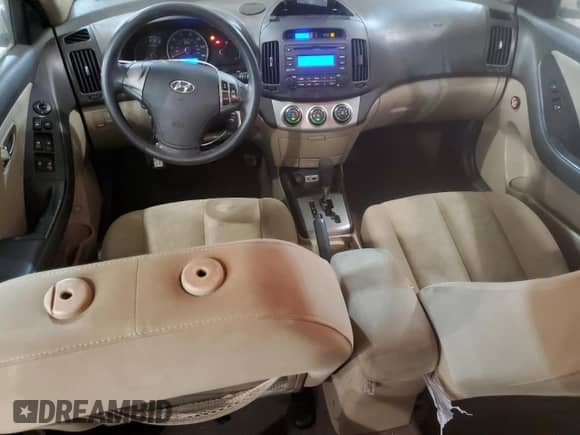 2010 Hyundai Elantra GLS z VIN KMHDU4AD0AU161338, wystawiony jako Copart lot #62489434 z przebiegiem 138 344 mil mil oraz Szkoda całkowita • Salvage title. Historia ofert i sprzedaży dostępna na DreamBid. Obrazek 8.