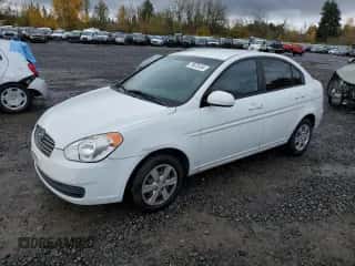 2011 Hyundai Accent GLS z VIN KMHCN4ACXBU608548, wystawiony jako Copart lot #79972454 z przebiegiem 176 612 mil mil oraz Czysty tytuł • Clean title. Historia ofert i sprzedaży dostępna na DreamBid. Obrazek 1.