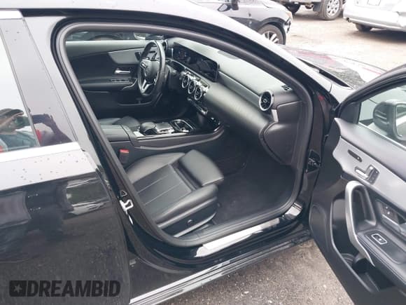 ✅ 2020 Mercedes-Benz A 220 • VIN: WDD3G4FB5LW038971 • Lot: 42530860. Wystawiony na IAAI z przebiegiem 66 405 mil. Bezpłatny archiwum sprzedaży aukcyjnych z USA i szczegółowy raport historii pojazdu na DreamBid. Zdjęcie 5.