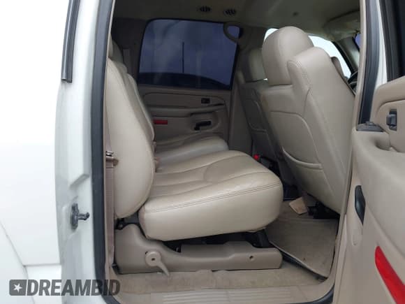 ✅ 2004 Chevrolet Suburban LT • VIN: 1GNEC16Z14J103198 • Лот: 42150557. Опубликован ранее на IAAI с пробегом 260 312 миль. Бесплатный доступ к архиву аукционных продаж из США и подробный отчёт об истории автомобиля на DreamBid. Изображение 8.