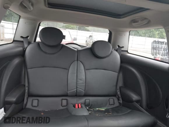 ✅ 2007 MINI Hardtop S • VIN: WMWMF73587TL87127 • Lot: 42648540. Listed on IAAI with Not provided. Free auction sales archive from the USA and detailed vehicle history report at DreamBid. Image 8.