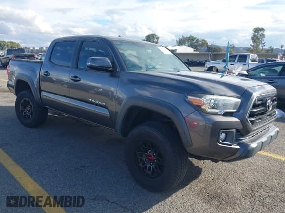 ✅ 2017 Toyota Tacoma TRD Pro • VIN: 5TFCZ5AN6HX071281 • Lot: 43720789. Listed on IAAI with 202,716 mi. Free auction sales archive from the USA and detailed vehicle history report at DreamBid. Image 1.
