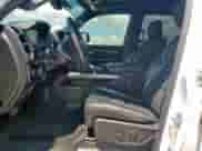 2020 Ram 1500 Rebel z VIN 1C6SRFLM5LN364977, wystawiony jako Copart lot #70115965 z przebiegiem 96 631 mil mil oraz Szkoda całkowita • Salvage title. Historia ofert i sprzedaży dostępna na DreamBid. Obrazek 7.