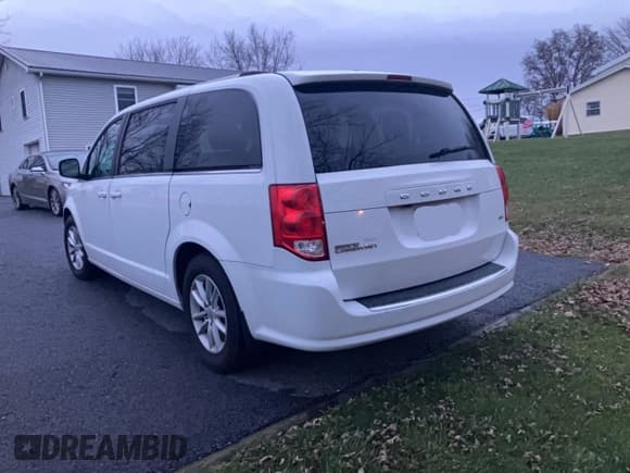 ✅ 2020 Dodge Grand Caravan SXT • VIN: 2C4RDGCG6LR153747 • Лот: 93754085. Опубликован ранее на Copart с пробегом 108 268 миль. Бесплатный доступ к архиву аукционных продаж из США и подробный отчёт об истории автомобиля на DreamBid. Изображение 3.