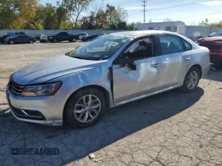 ✅ 2018 Volkswagen Passat S • VIN: 1VWAA7A31JC010343 • Лот: 90832185. Опубликован ранее на Copart с пробегом 89 537 миль. Бесплатный доступ к архиву аукционных продаж из США и подробный отчёт об истории автомобиля на DreamBid. Изображение 1.