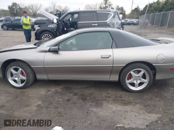 1999 Chevrolet Camaro z VIN 2G1FP22K2X2116432, wystawiony jako IAAI lot #41931771 z przebiegiem 124 879 mil mil oraz . Historia ofert i sprzedaży dostępna na DreamBid. Obrazek 14.